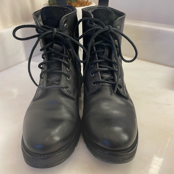 Cole Haan Shoes - Women’s Cole Haan Grands Black Lace Up, Combat Style Boots. Size 8. Water Proof